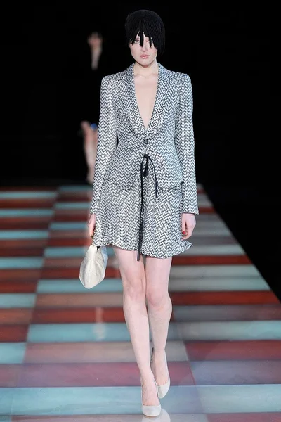 Look 10